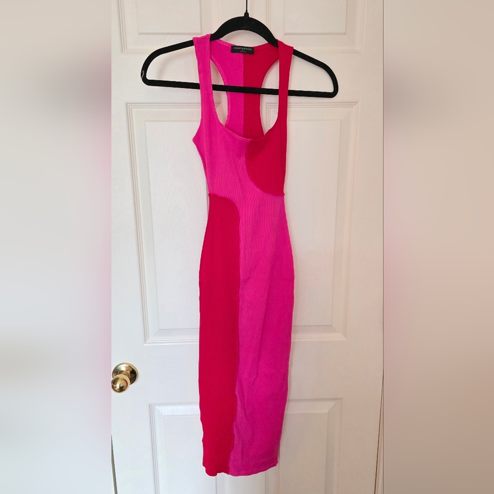 Naked Wardrobe Bold Pink & Red Ribbed Midi Dresa
